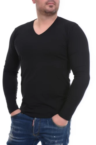 Stretchy cotton-blend long-sleeve tee for men that pulls on easily and moves with the body.