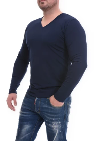Everyday cotton-blend V-neck tee for men, dependable and comfortable from one wear to the next.