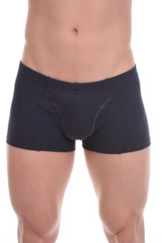 Men's cotton boxers with an extended leg cut to hold close and sit smooth under slim trousers.