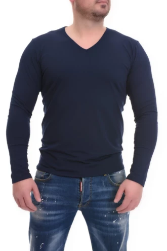 Tiara Galiano men's long-sleeve tee in soft cotton, an easy pull-on layer with nothing to fasten.