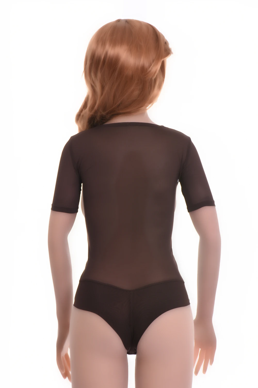Short-sleeve mesh bodysuit with scoop neck and brazilian back, smooth and close to the body.