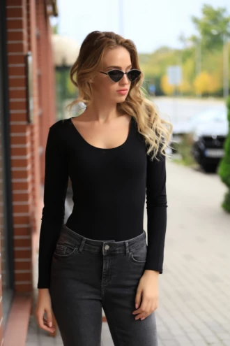 Tiara Galiano cotton shirt bodysuit with scoop neck and long sleeves, polished and breathable.