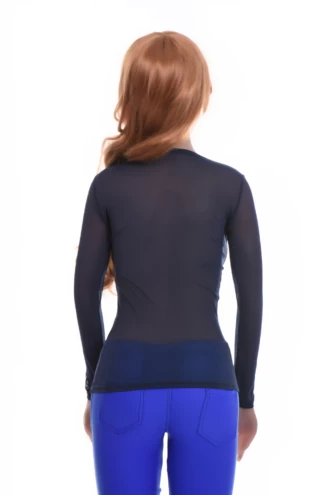 Slim ventilated mesh tee with stretch, a low scoop neckline and long sleeves for an easy breathable look.