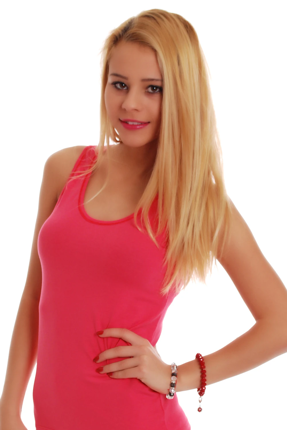 Soft cotton tank with wide flat straps and a low scoop, breathable and close with an easy pull-on shape.