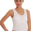 Soft cotton tank with wide straps lying flat on the shoulders, a close everyday fit that follows the figure.