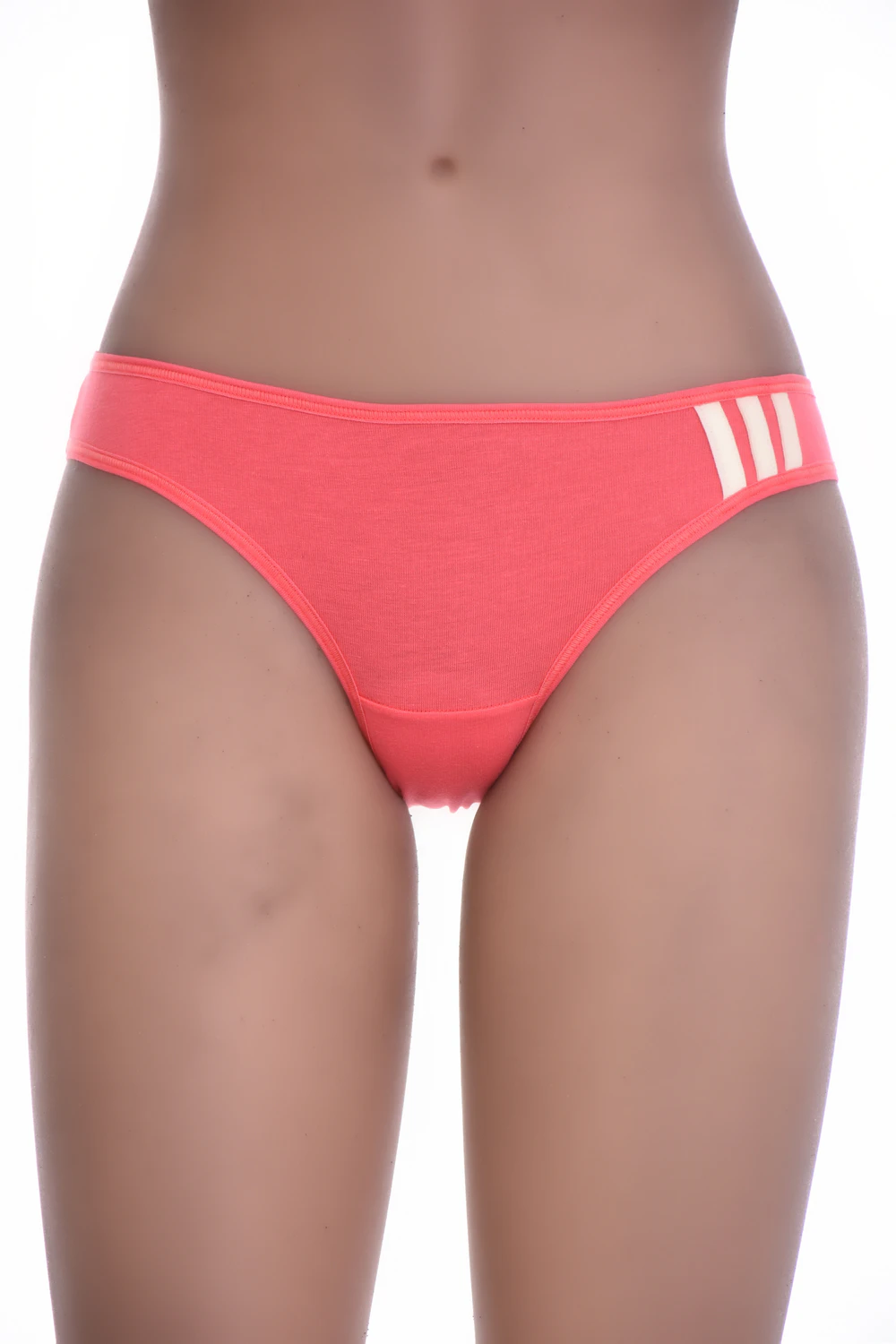 Breathable cotton bikini briefs with a low rise that sit close without pressing in, a simple basic.