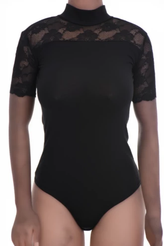 Cotton bodysuit with mock neck, short sleeves and thong cut, a clean polished base for daily wear.