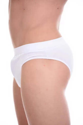 Breathable cotton men's briefs cut for an easy everyday fit with a flat elasticated waistband.