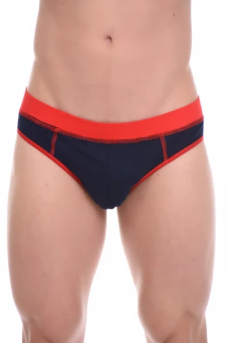 Men's cotton briefs with an elasticated waistband that sits flat without digging in.