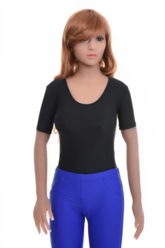 Microfiber bodysuit with scoop neck and hook-and-eye fastening, smooth and secure for daily wear.