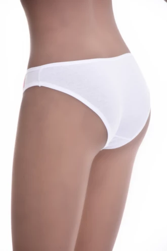Plain breathable cotton bikini briefs with a low rise, a wardrobe basic in a smaller cut.