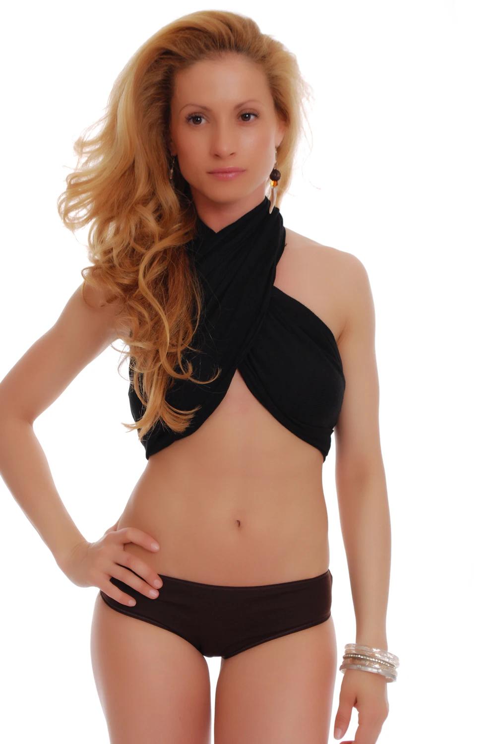 Plain cotton bikini briefs with a low rise that sit close without digging in, in a soft blend.