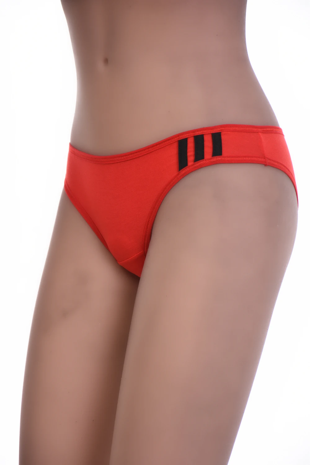 Plain everyday cotton briefs with a slim flat waistband that sits smooth under fitted clothes.