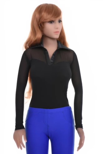 V-neck black bodysuit by Tiara Galiano with cotton and mesh, long sleeves and brazilian cut, worn on its own.