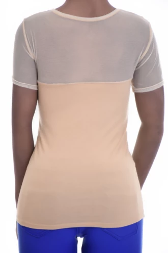 Breathable cotton-blend round-neck tee with a little stretch, a clean light shape for everyday layering.