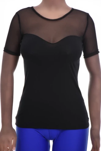 Breathable cotton tee with a clean round neckline and short sleeves, an easy layer under a blazer.