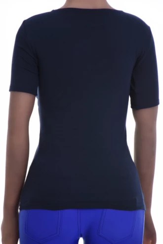 Breathable slim cotton tee with a scoop neckline and short sleeves, a light feminine layer for warm days.