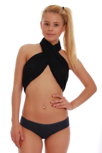 Breathable cotton bikini briefs with a low rise on the hip, a plain mid-coverage pair worn comfortably under jeans.