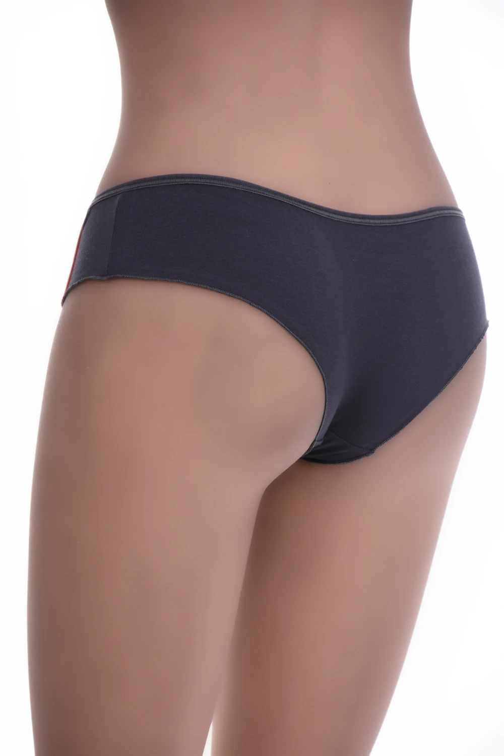 Plain cotton women's boyshorts, breathable squared-leg shape that stays smooth under skirts and work trousers.
