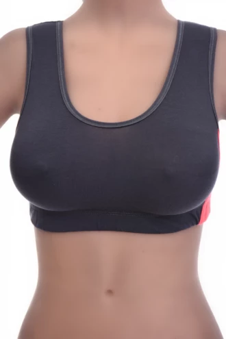 Soft-cup cotton bralette with an open back keeping it airy, breathable and light for relaxed everyday wear.
