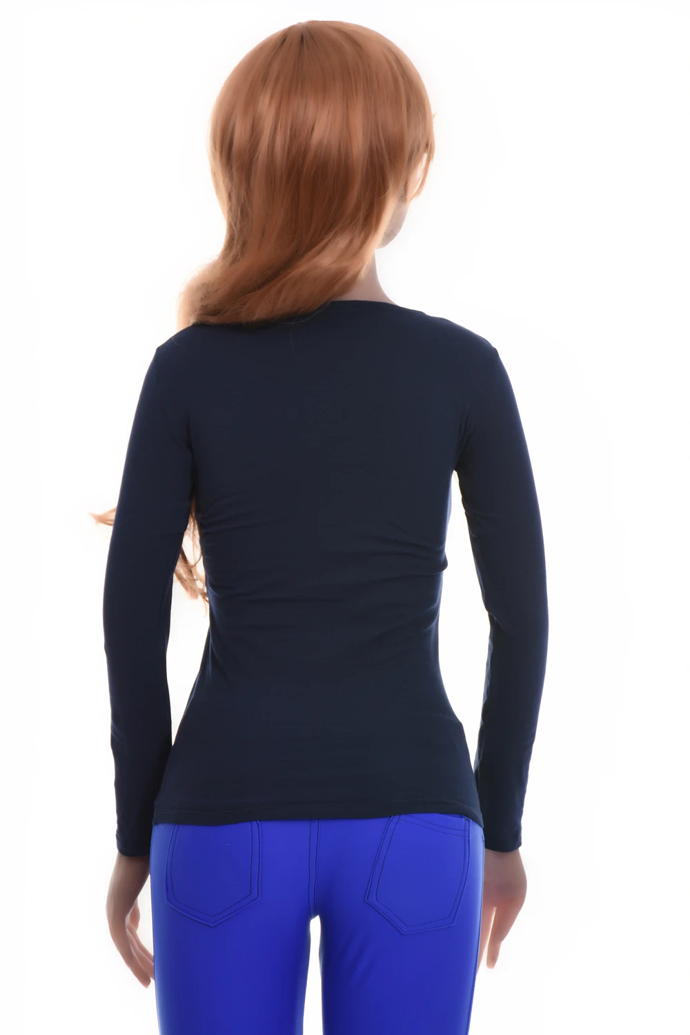 Breathable slim cotton long-sleeve tee with a scoop neck, comfortable and body-skimming for daily wear.