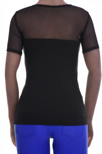 Body-skimming women's cotton tee with a round neck and short sleeves for a clean everyday slim look.