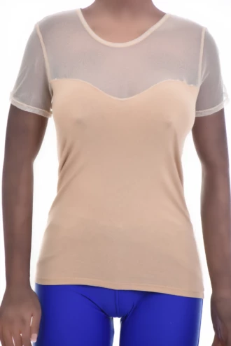 Pull-on women's cotton tee with a round neck and short sleeves in a body-skimming slim everyday shape.
