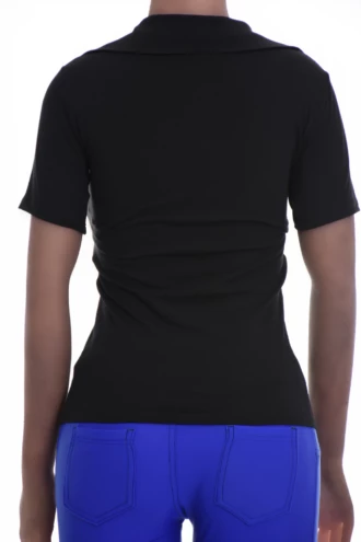 Body-skimming women's cotton tee with a V-neck and short sleeves for a light everyday slim look.