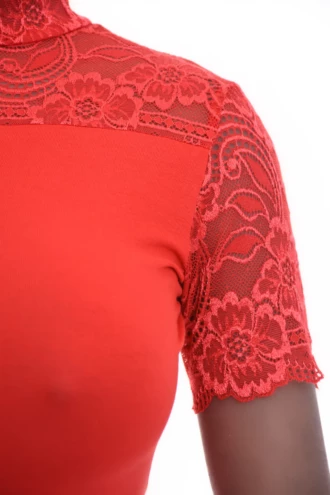 Fitted cotton tee with decorative lace over a soft base, a slim feminine shape with long sleeves.
