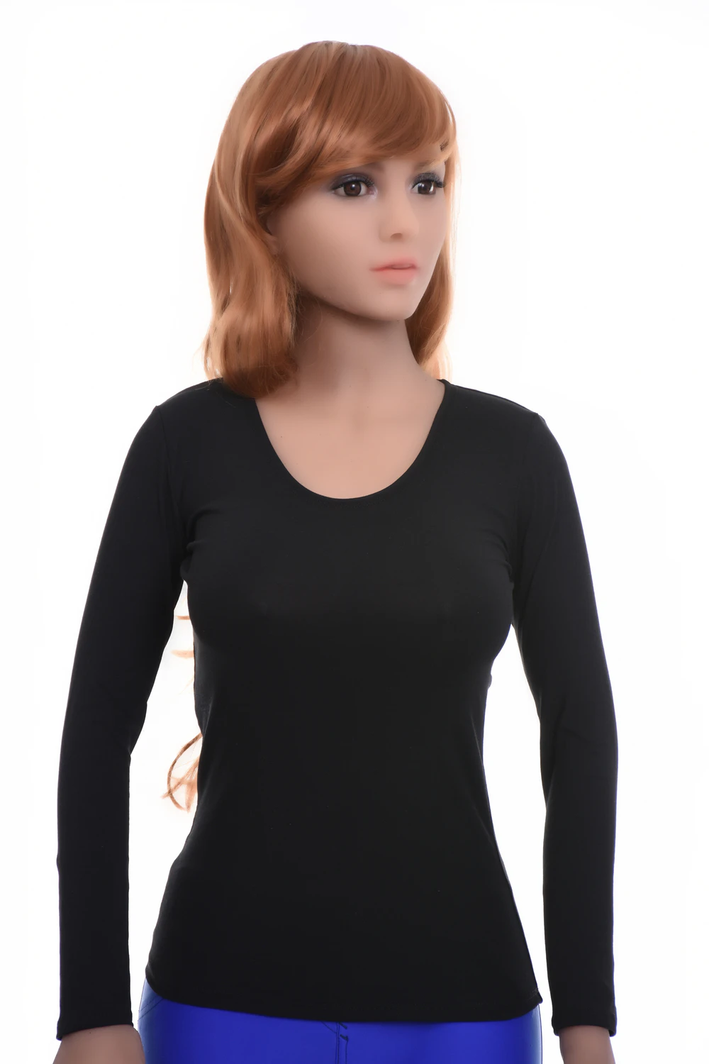 Women's fitted cotton-blend tee with a scoop neckline and long sleeves in a close body-skimming cut.