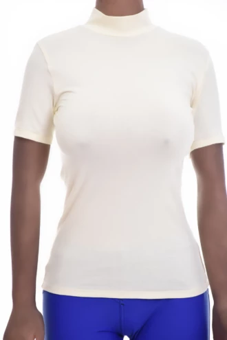 Fitted soft cotton tee with a mock neckline and short sleeves, light and close that keeps its shape washing.