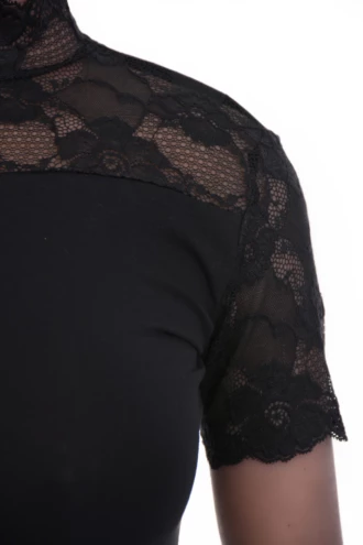 Slim cotton tee with a finer lace detail and stretch, a mock neckline that follows the figure closely.