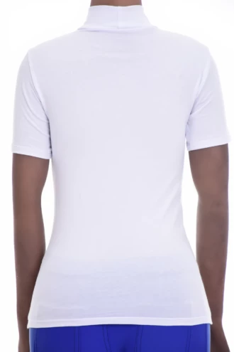 Slim cotton tee with a mock neckline and short sleeves, breathable and close with an easy pull-on shape.