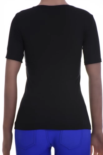 Slim stretch cotton-blend scoop tee that lies flat under a cardigan, breathable and soft for everyday use.