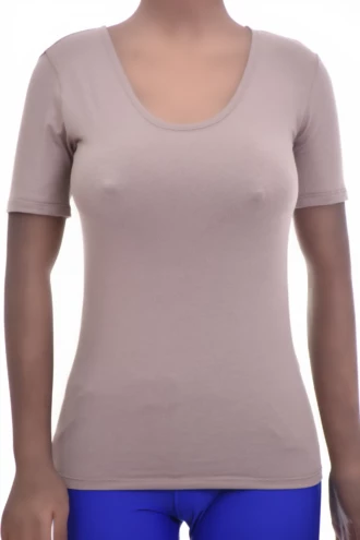 Soft cotton-blend scoop-neck tee with a close fitted cut that keeps its softness through repeated washing.