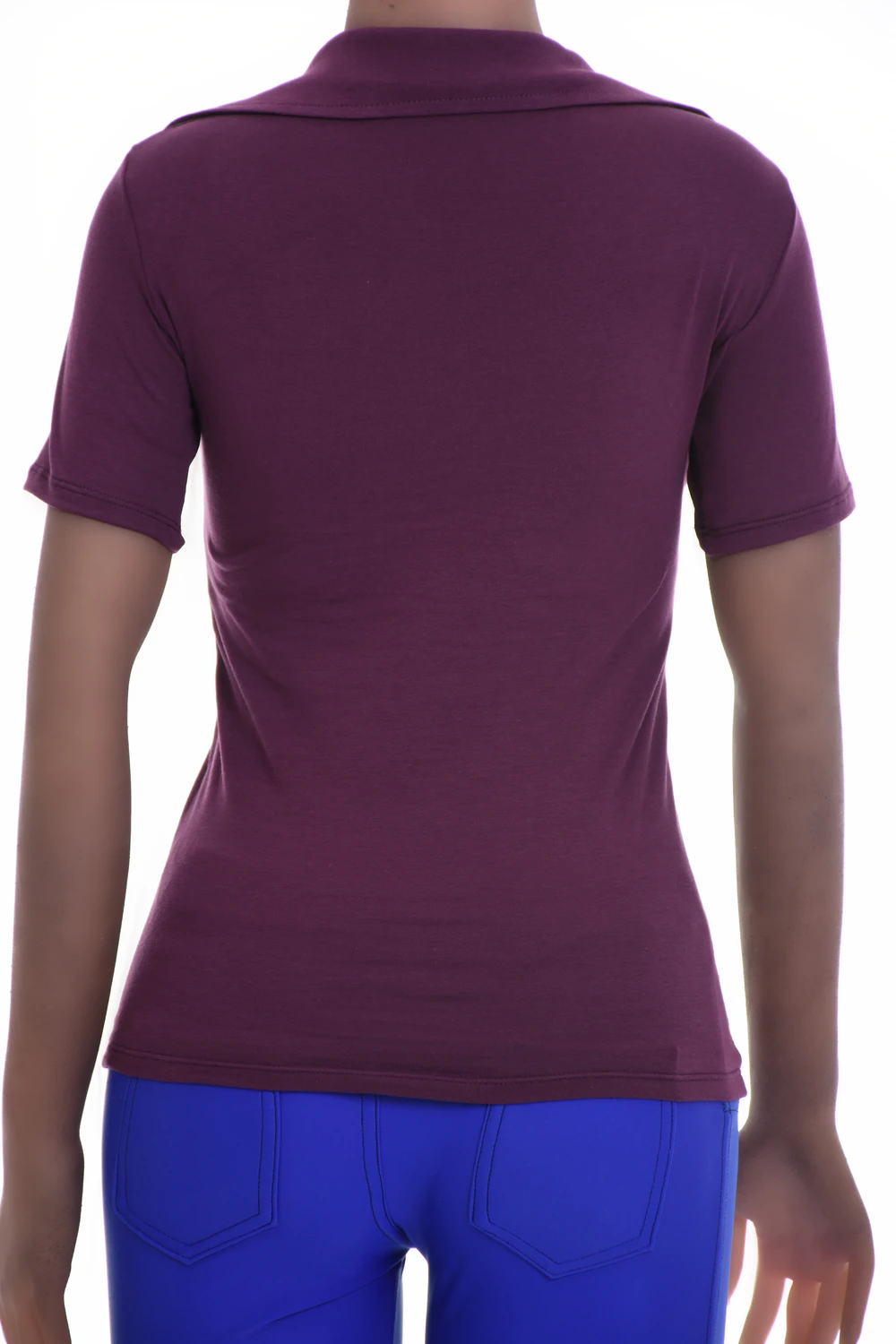Soft cotton tee with a V-neckline and short sleeves, a close body-skimming layer that keeps its shape.