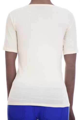 Soft fitted cotton-blend tee with a scoop neckline and short sleeves, comfortable and light for daily wear.
