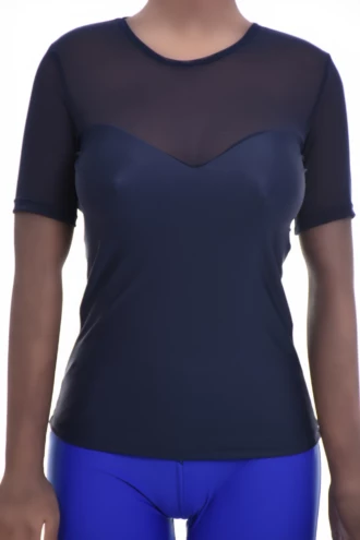 Ventilated open-knit mesh and microfiber tee with a round neckline, a slim shape that follows the figure.