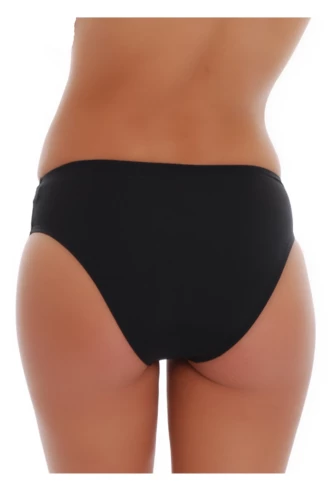 Versatile black bikini bottom in plus sizing M to XL, smooth close-fitting cut for the pool or the beach.