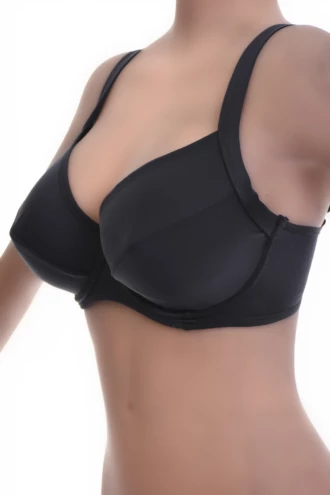 Supportive black bikini top in quick-drying polyamide with dependable underwire that holds its shape in the water.