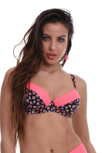 Underwire bikini top in polyamide with a hook-and-eye back for an adjustable hold, quick-drying for the water.